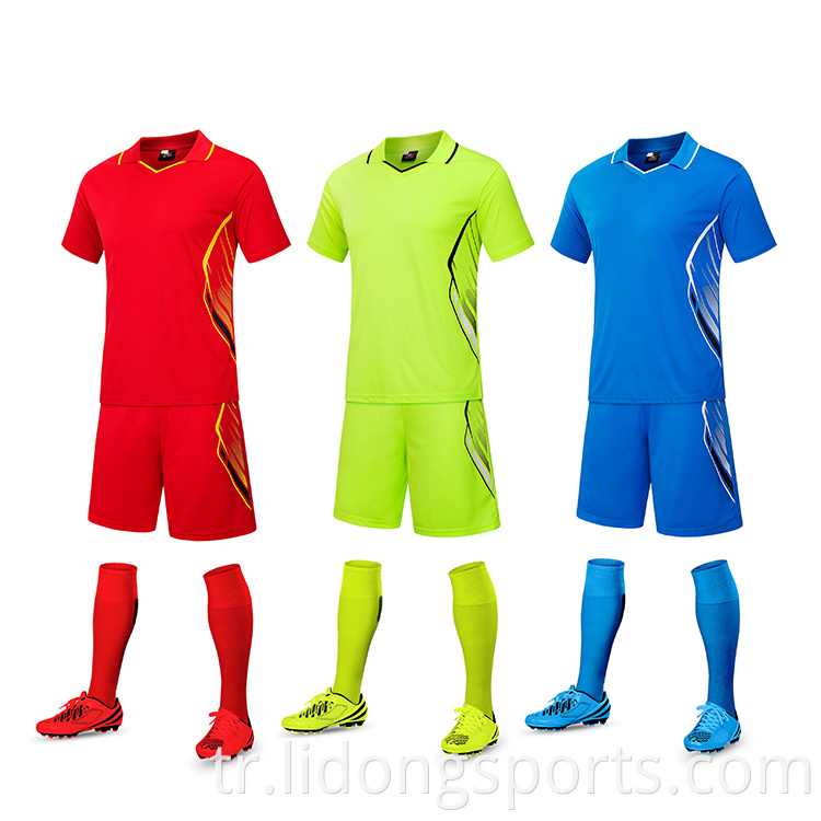 2021 Futbol Forması Set Yetişkinler Futbol Giymek Erkekler için Özel OEM Jogging Üniformaları
